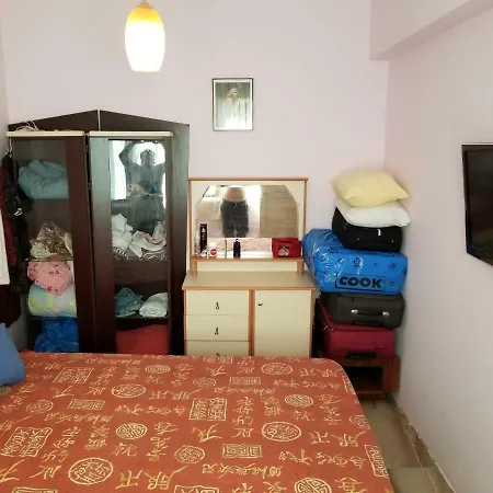 1011 Street Apartman *